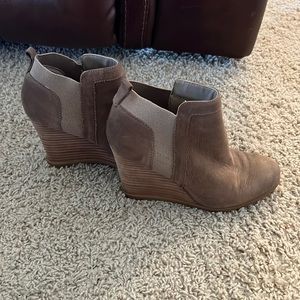 Crown Vintage wedge booties